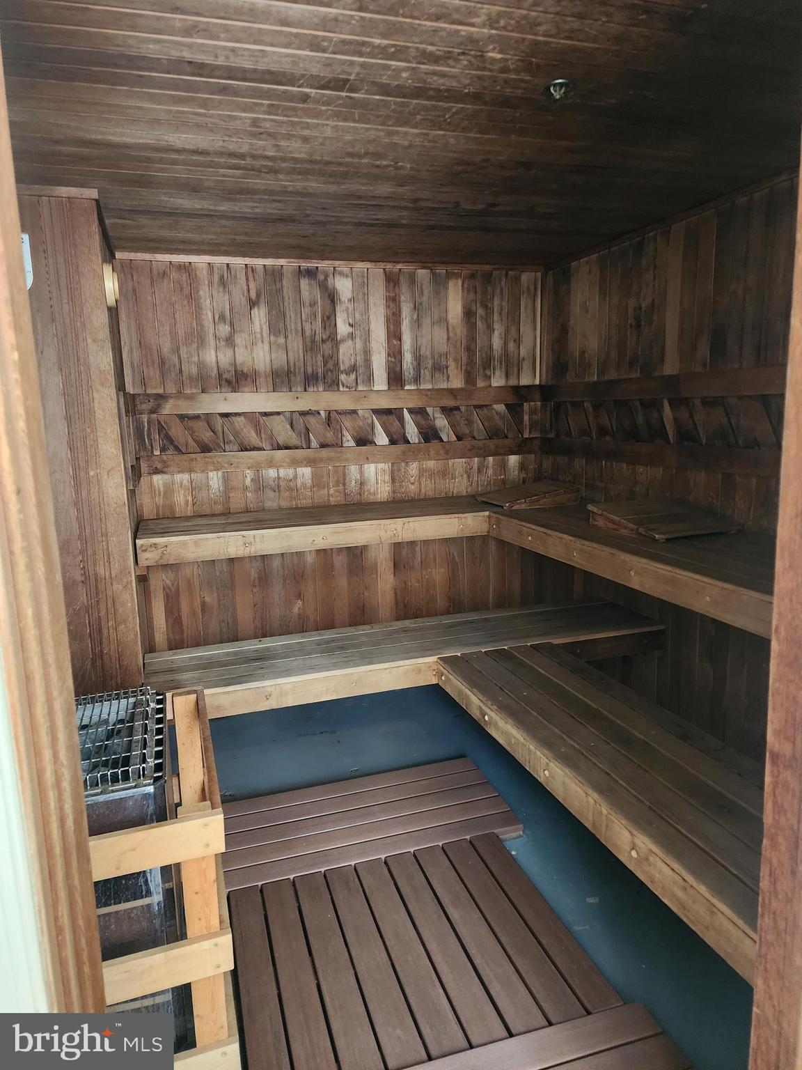 FOUNTAINS AT MCLEAN - Residential Lease