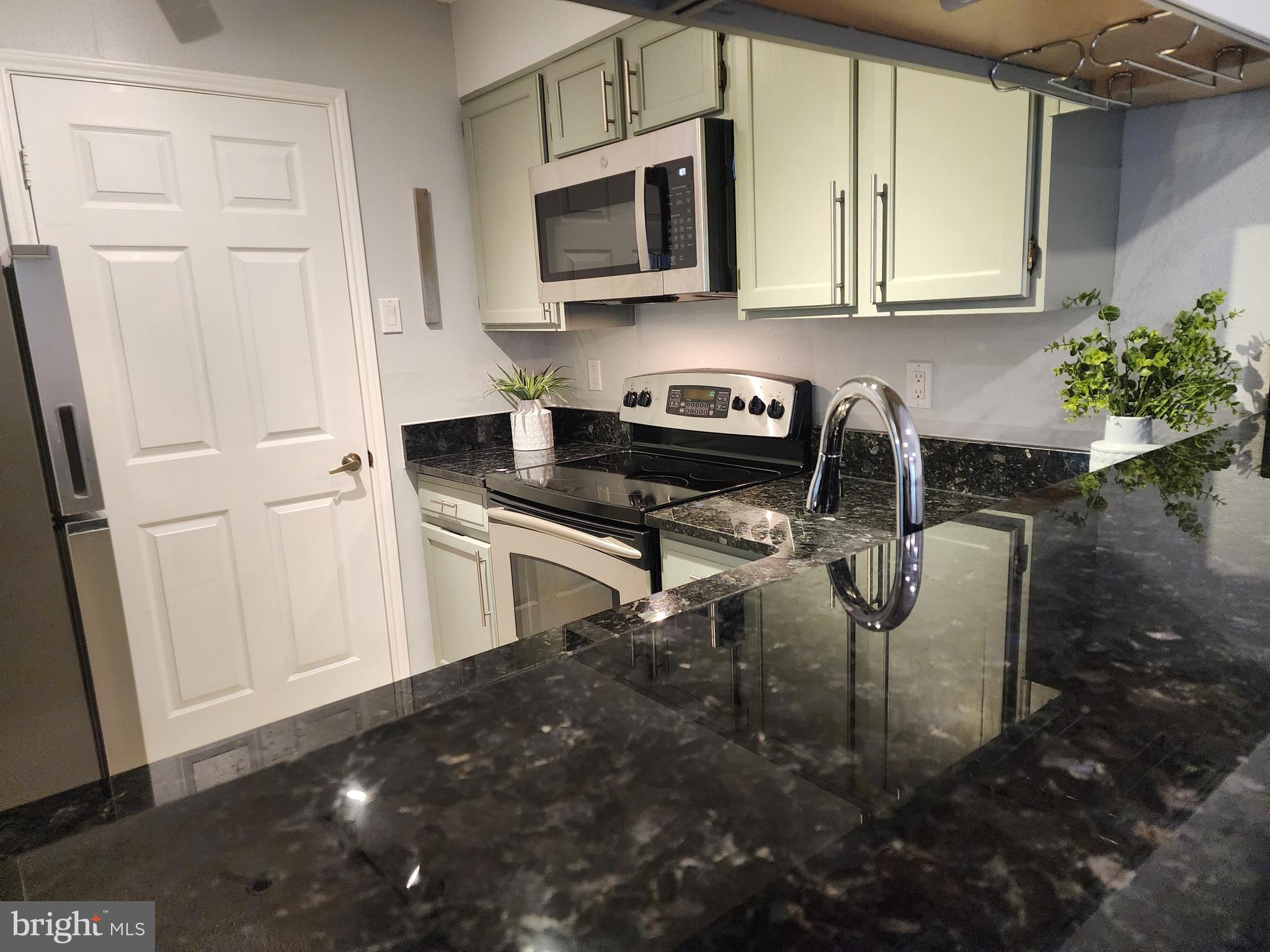 FOUNTAINS AT MCLEAN - Residential Lease