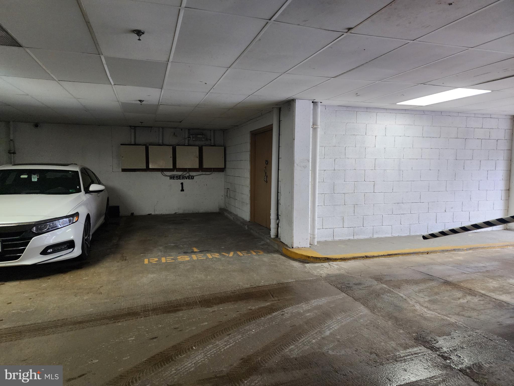 FOUNTAINS AT MCLEAN - Residential Lease