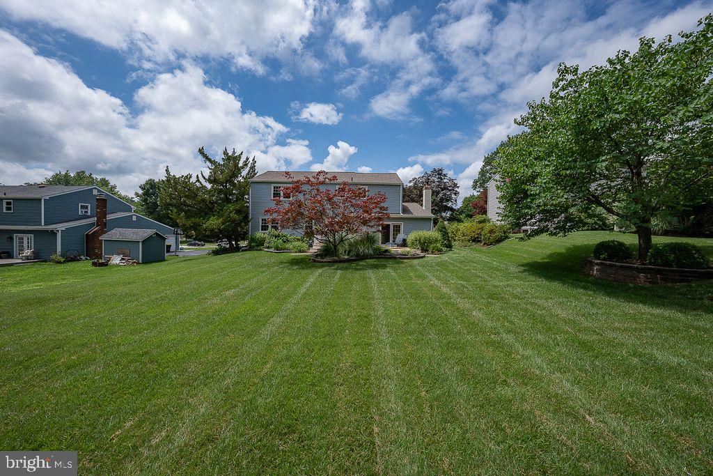115 HAWTHORNE LN
