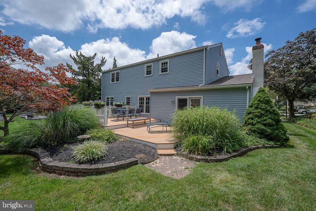 115 HAWTHORNE LN