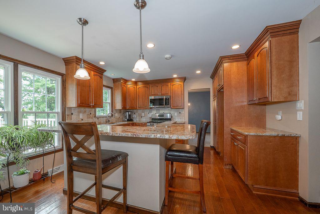 115 HAWTHORNE LN