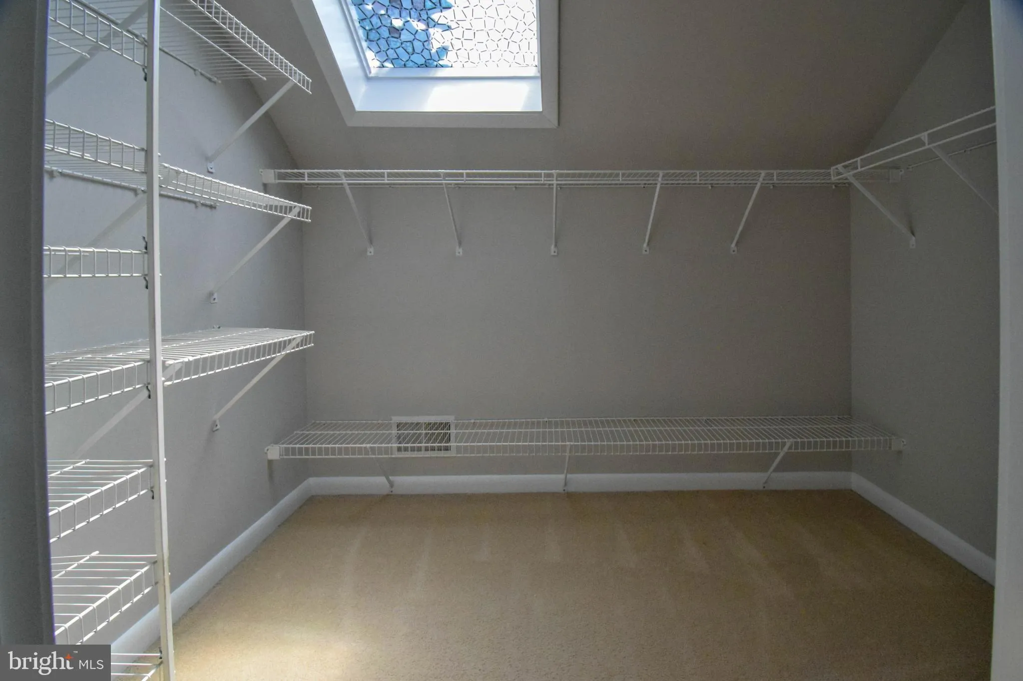 Wilmington, Delaware 19803, United States, 4 Bedrooms Bedrooms, ,3 BathroomsBathrooms,Residential,Pending,189570