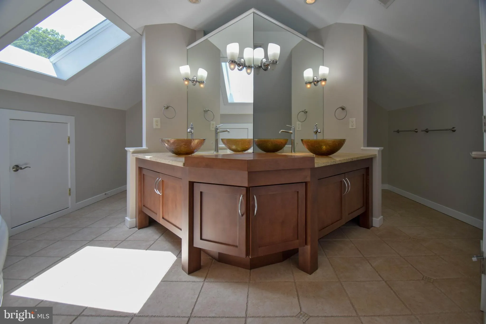 Wilmington, Delaware 19803, United States, 4 Bedrooms Bedrooms, ,3 BathroomsBathrooms,Residential,Pending,189570