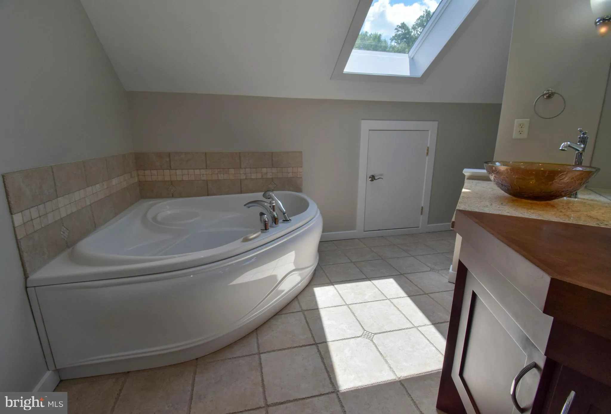 Wilmington, Delaware 19803, United States, 4 Bedrooms Bedrooms, ,3 BathroomsBathrooms,Residential,Pending,189570