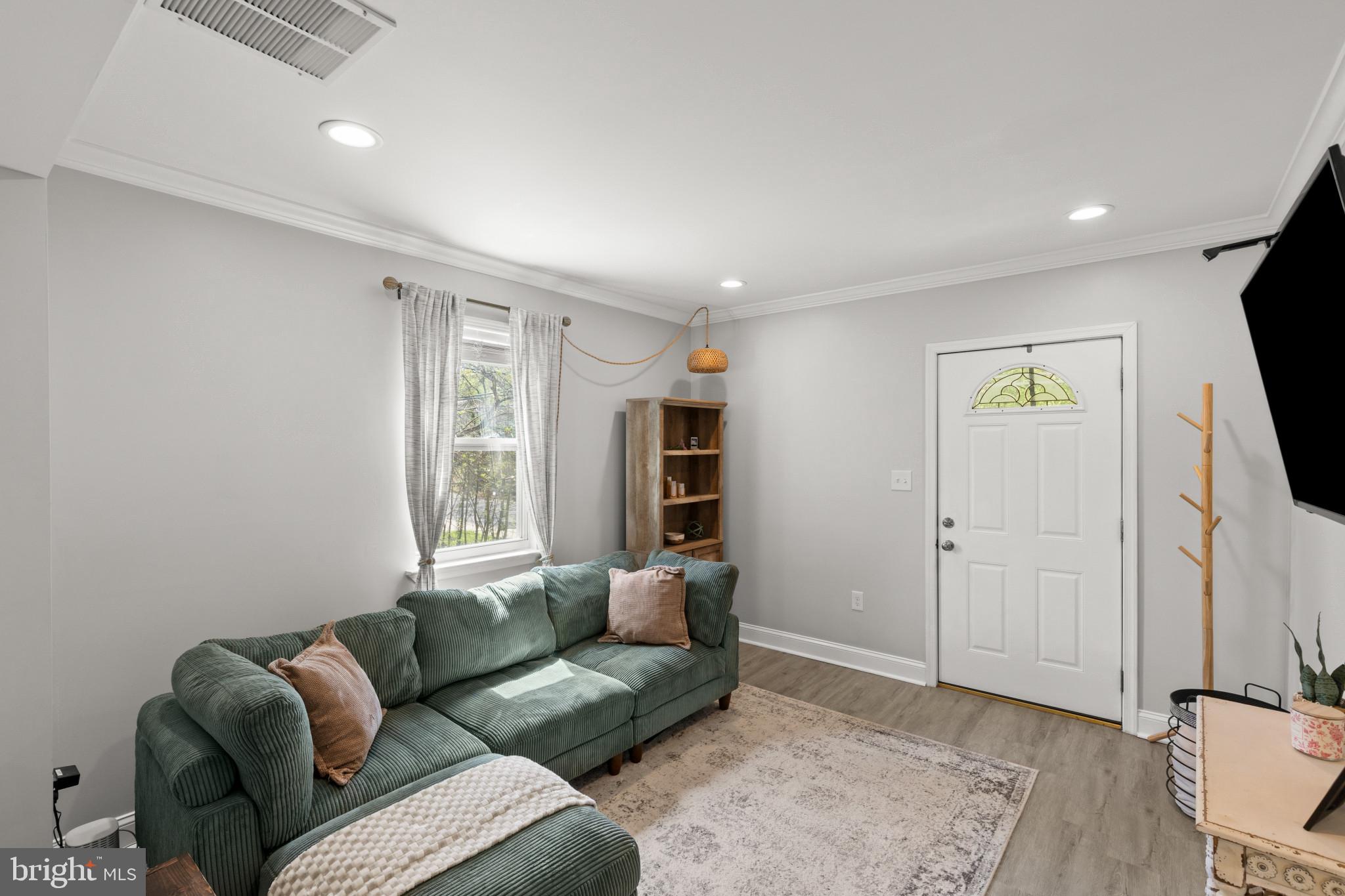 5823 WESTWOOD AVENUE