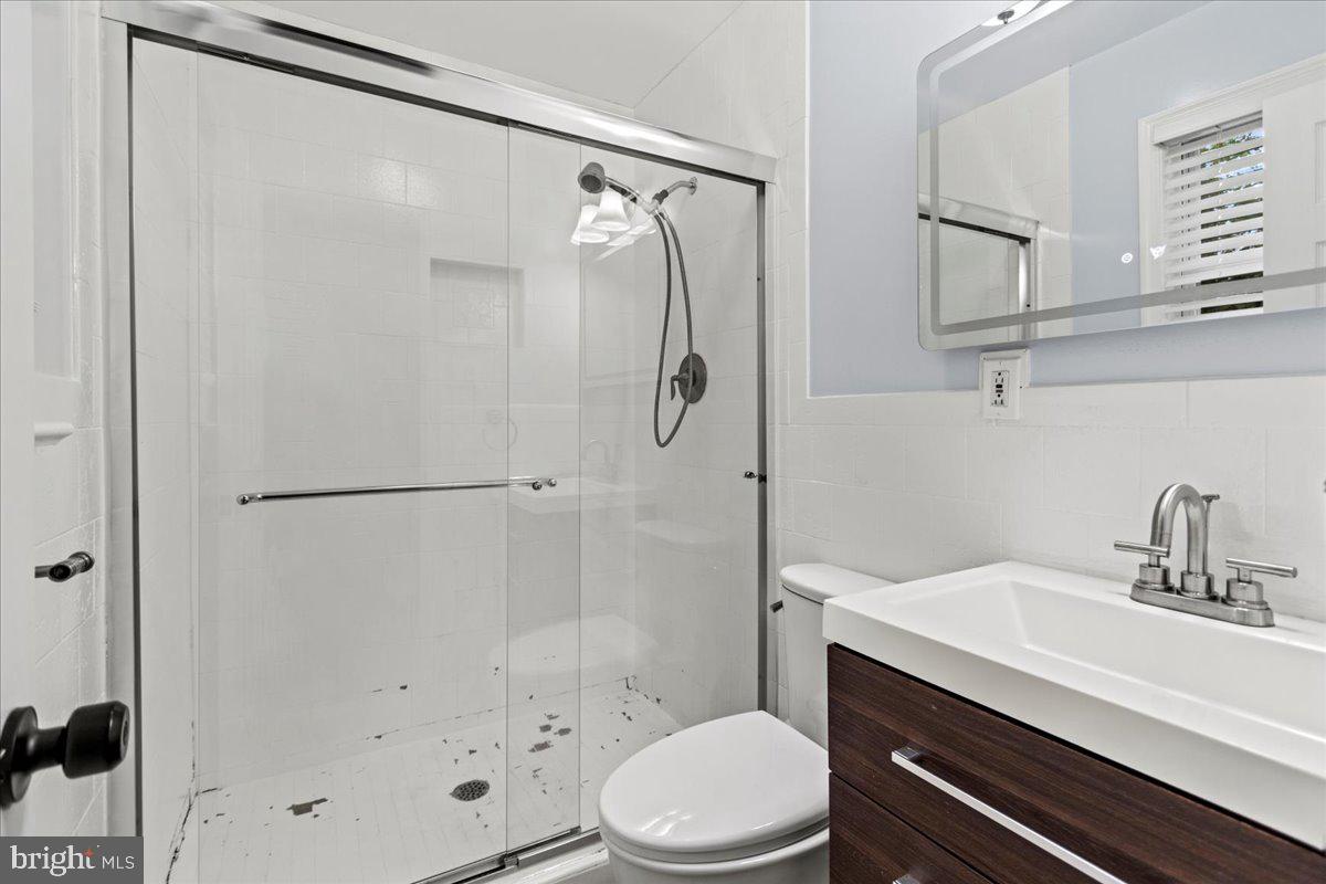 INDIAN QUEEN EAST - Residential Lease