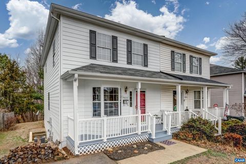 Townhouse For Sale - 4632 Briarwood Dr Dr<br/> Albemarle County, CHARLOTTESVILLE, VA 22911