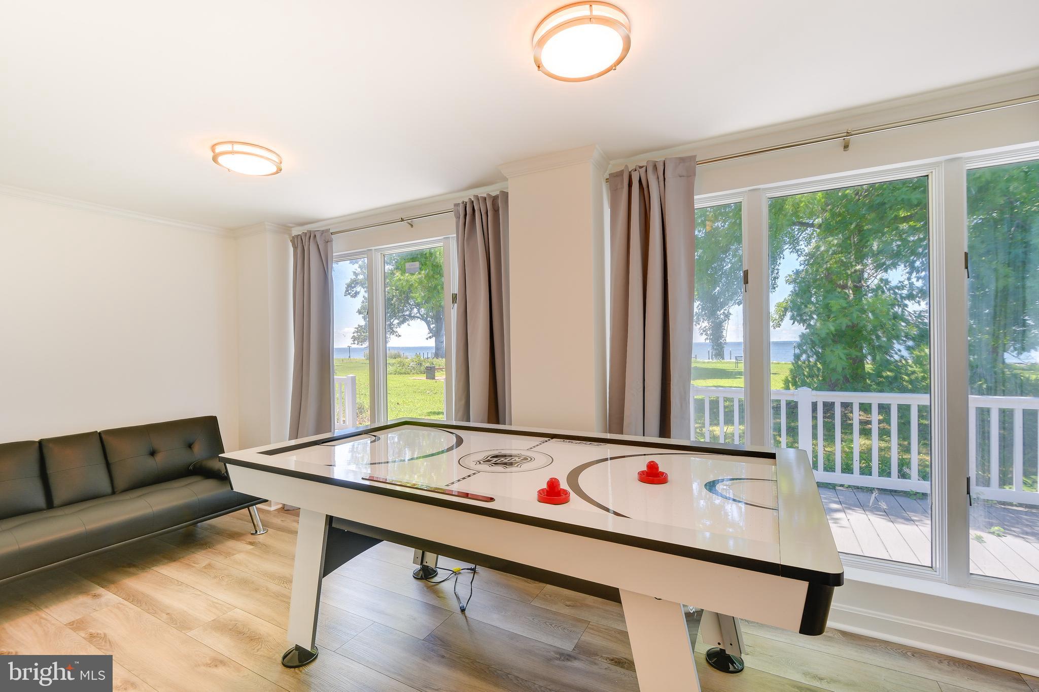 CORNFIELD HARBOR - Residential