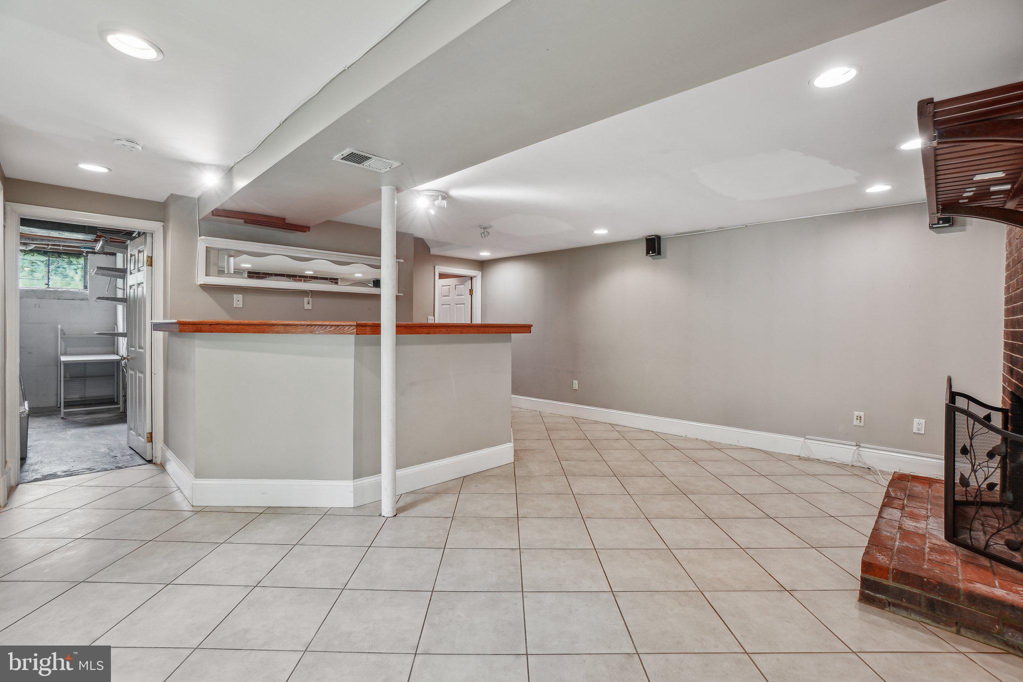 DALE CITY - Residential Lease