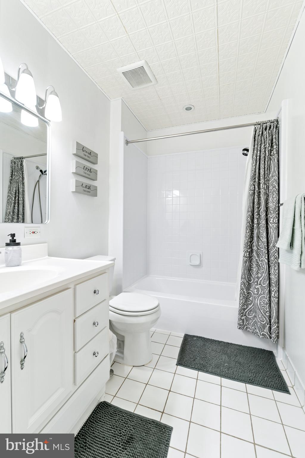 BROOKEVILLE KNOLLS - Residential