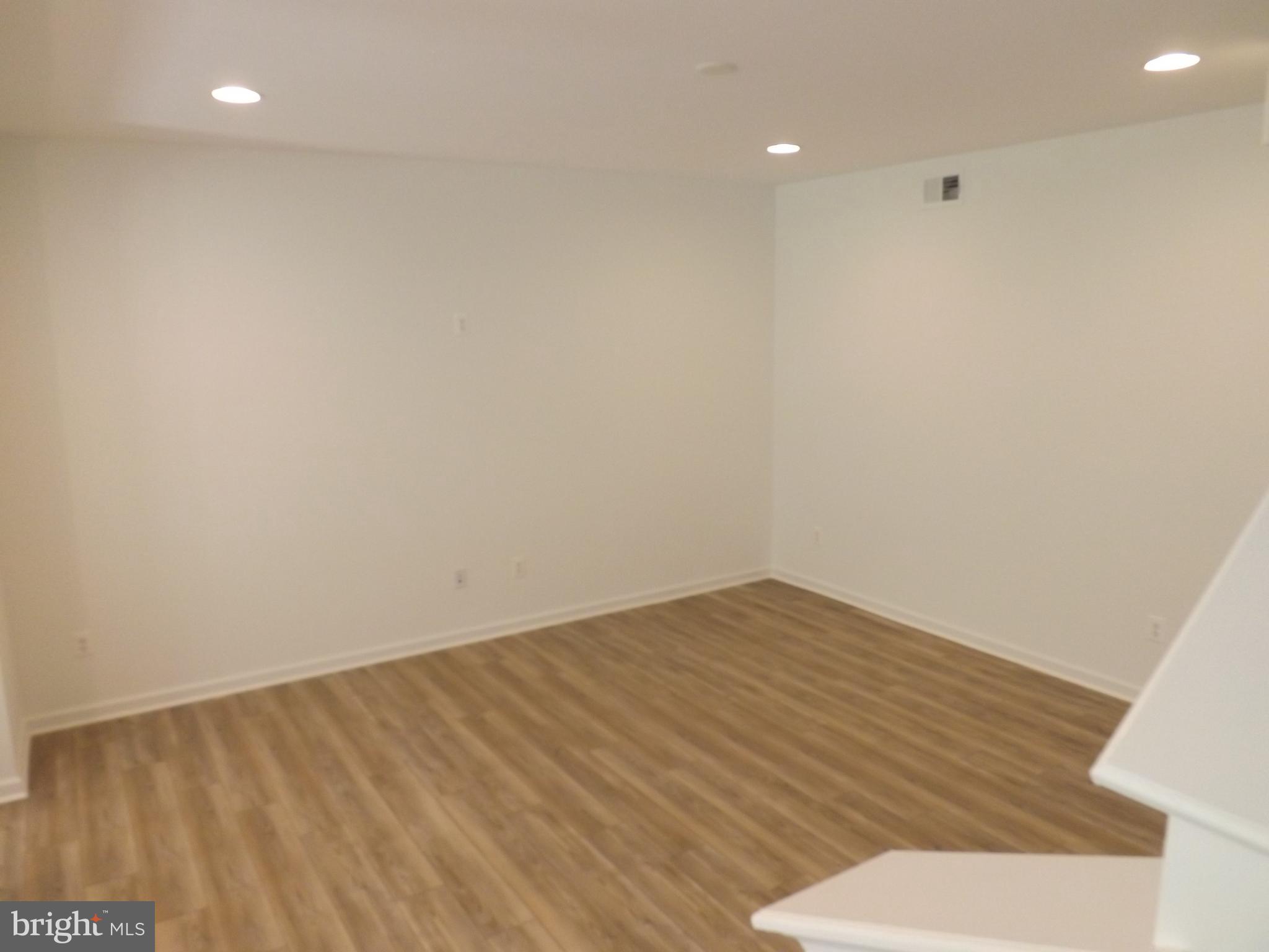 MCCAULEY CROSSING - Residential Lease