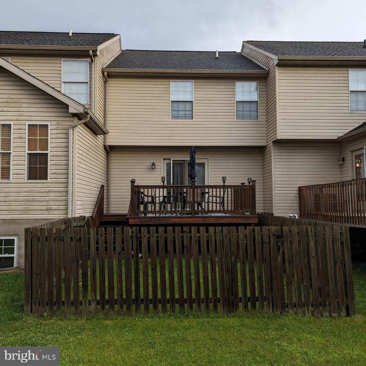 COLONIAL HILLS - Residential