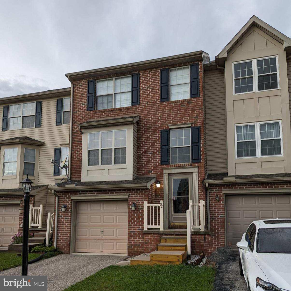 COLONIAL HILLS - Residential