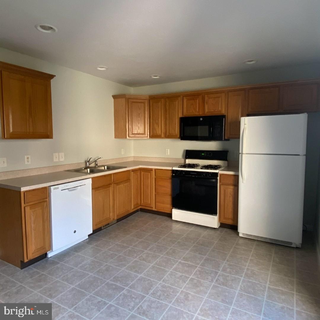 COLONIAL HILLS - Residential