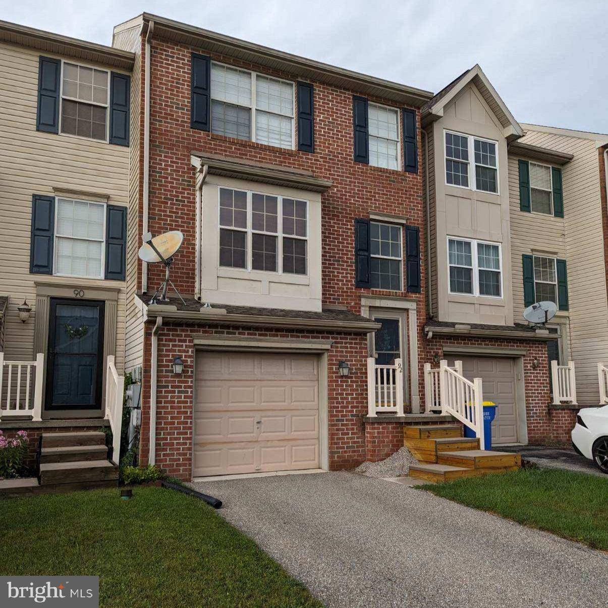 COLONIAL HILLS - Residential