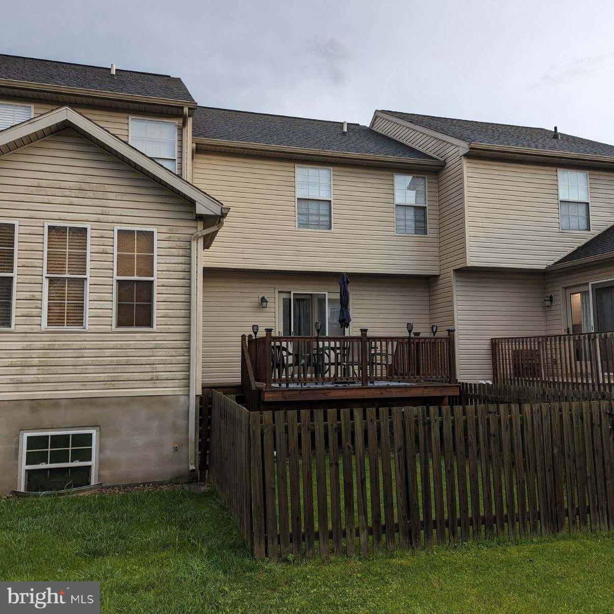 COLONIAL HILLS - Residential