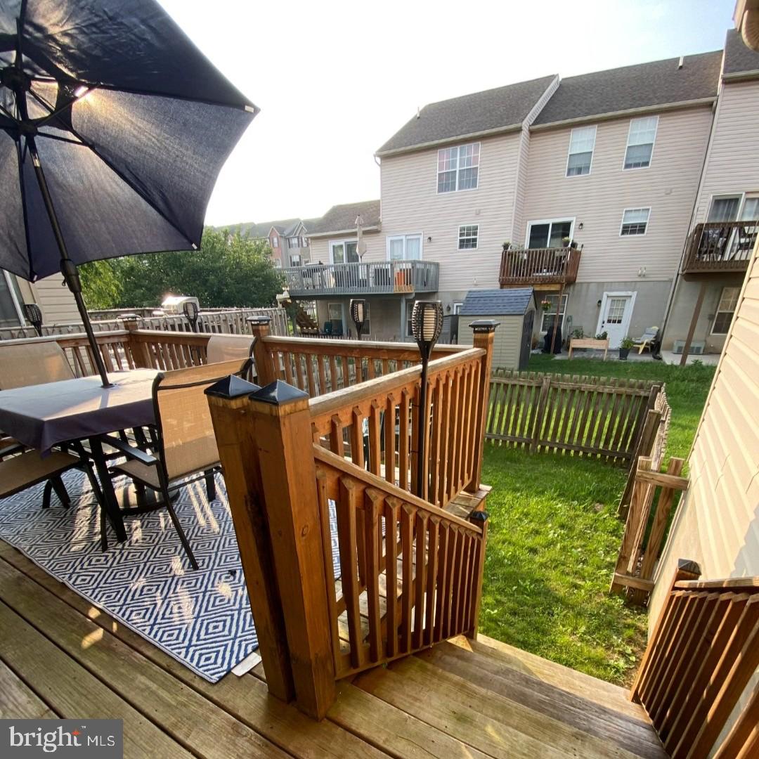 COLONIAL HILLS - Residential