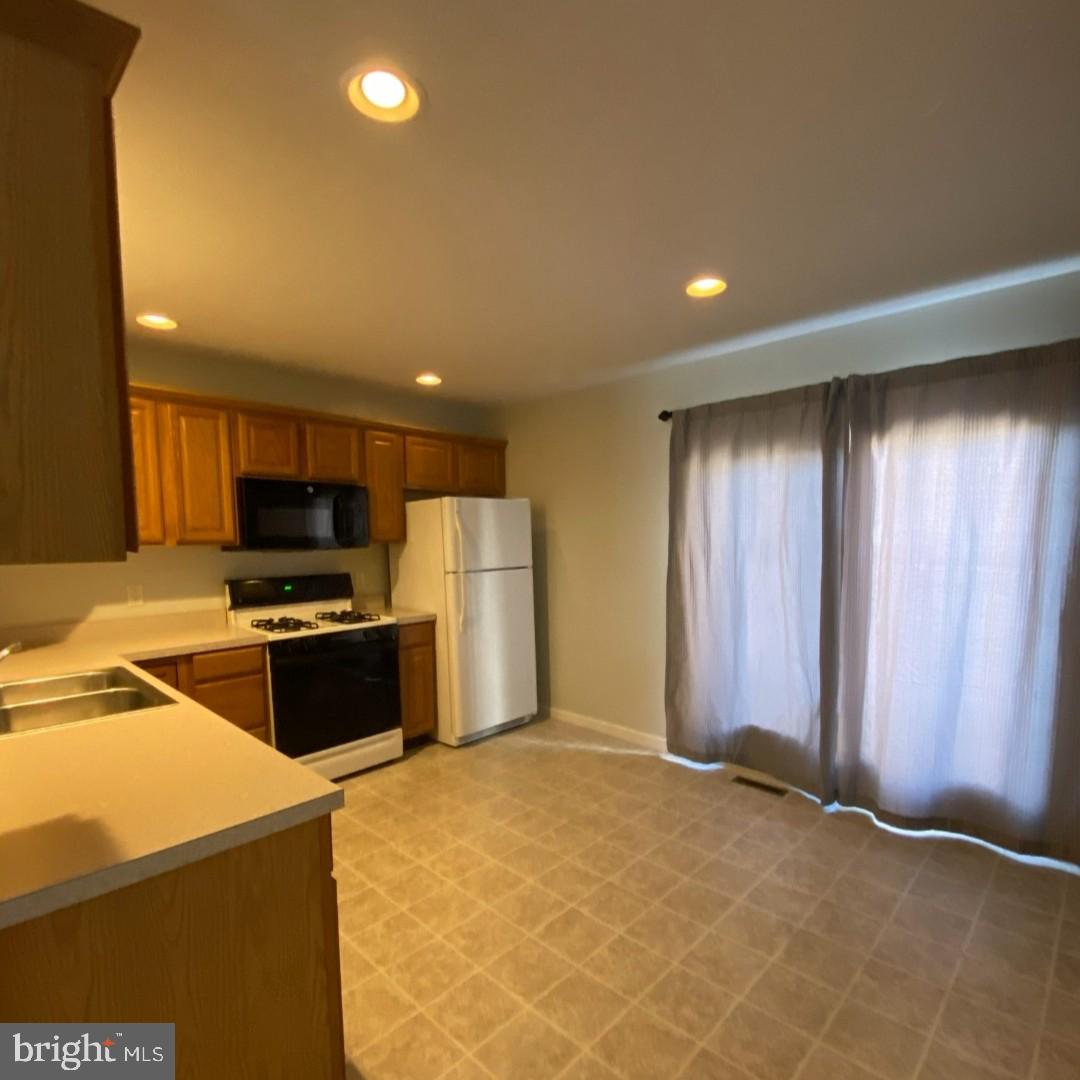 COLONIAL HILLS - Residential