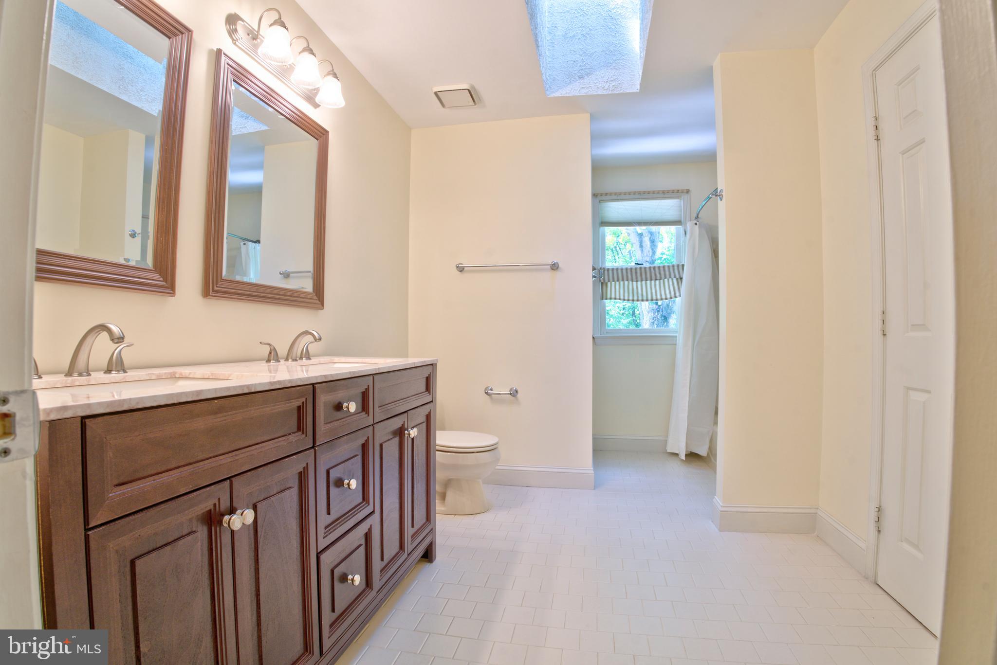 CLIFTON HUNT - Residential