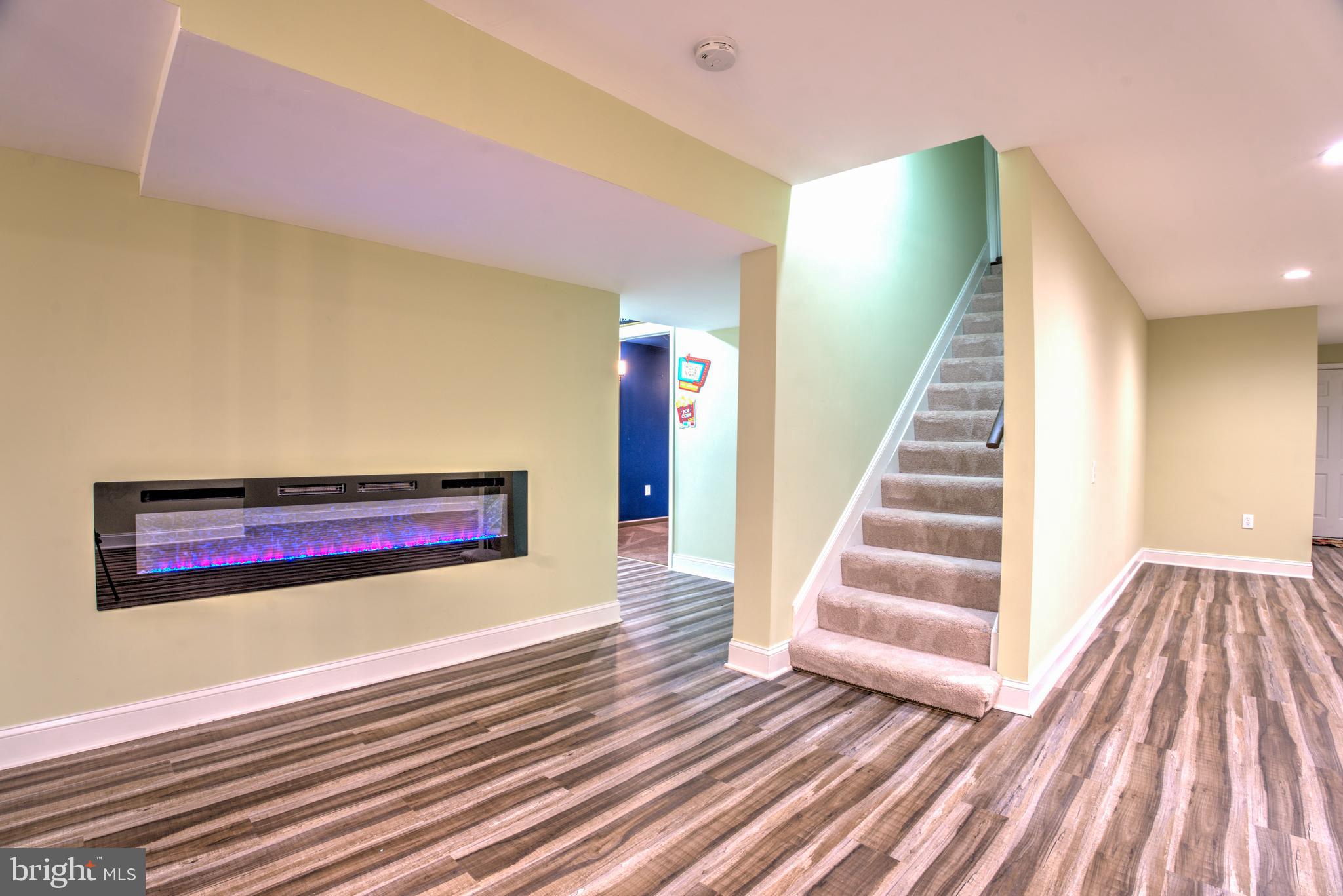 CLIFTON HUNT - Residential