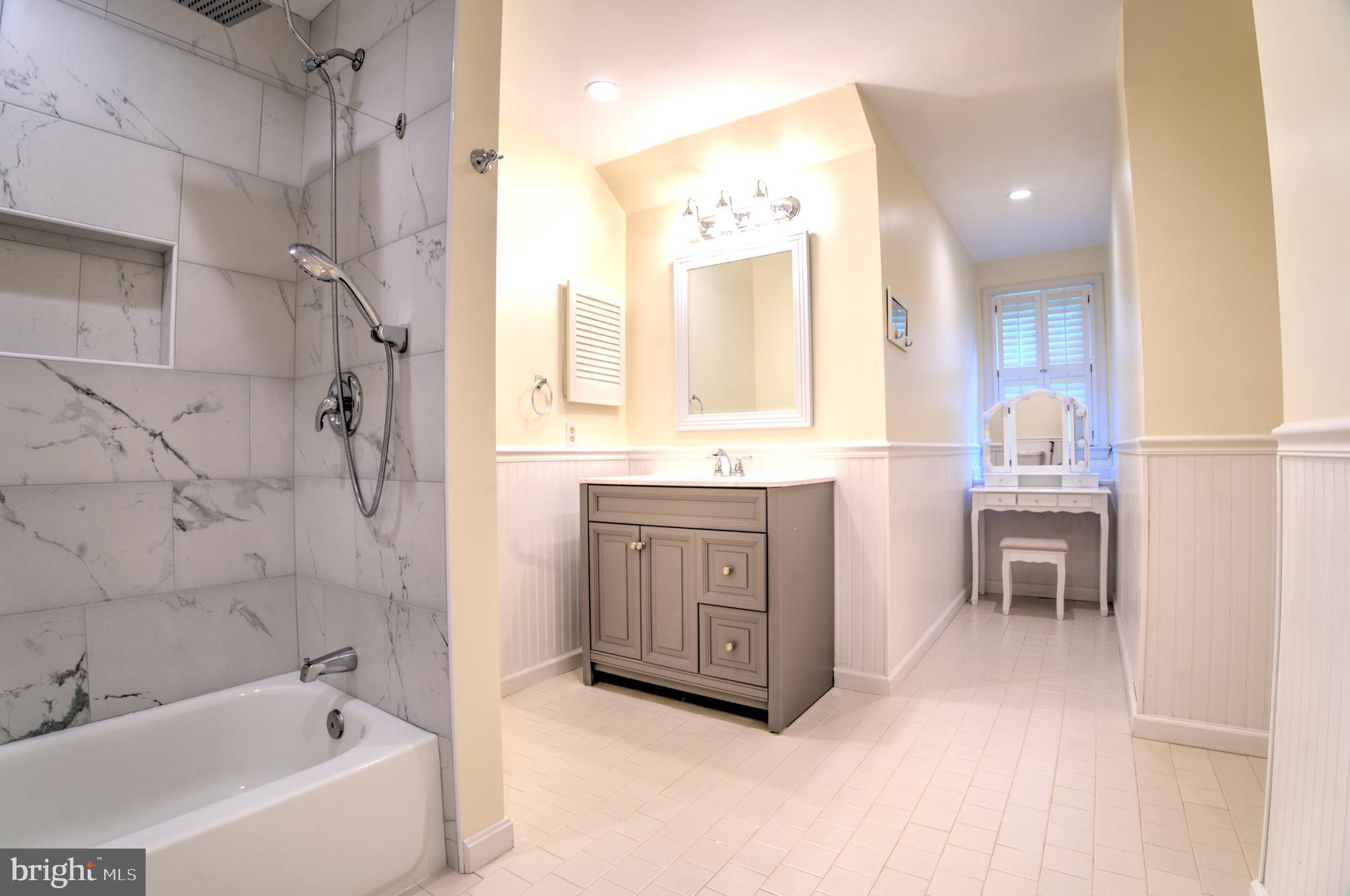 CLIFTON HUNT - Residential