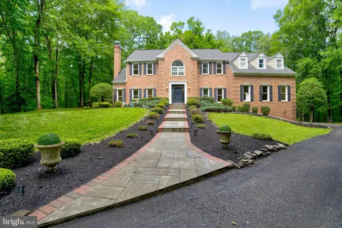 12410 Clifton Hunt Drive, Clifton, VA MLS: VAFX2240922