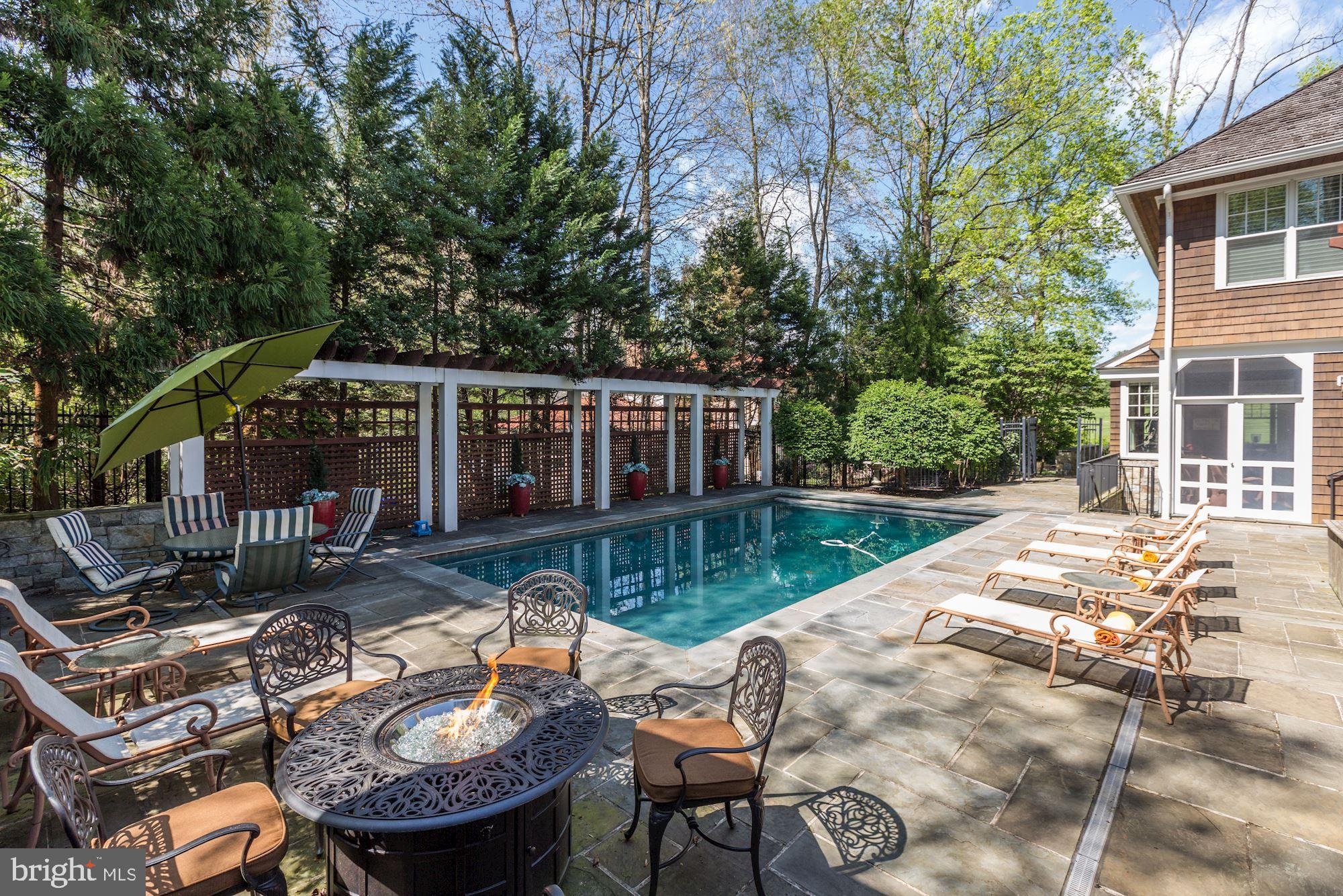 MERRY GO ROUND FARM - Residential