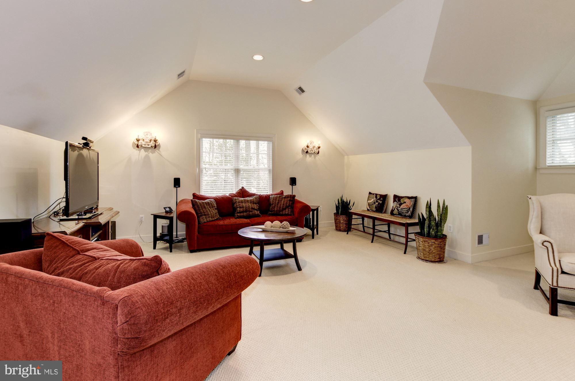 MERRY GO ROUND FARM - Residential