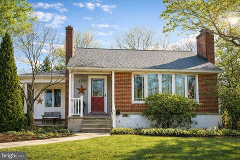 Photo of 209 Mountain Road, LINTHICUM HEIGHTS, MD 21090 (MLS # MDAA2139726)