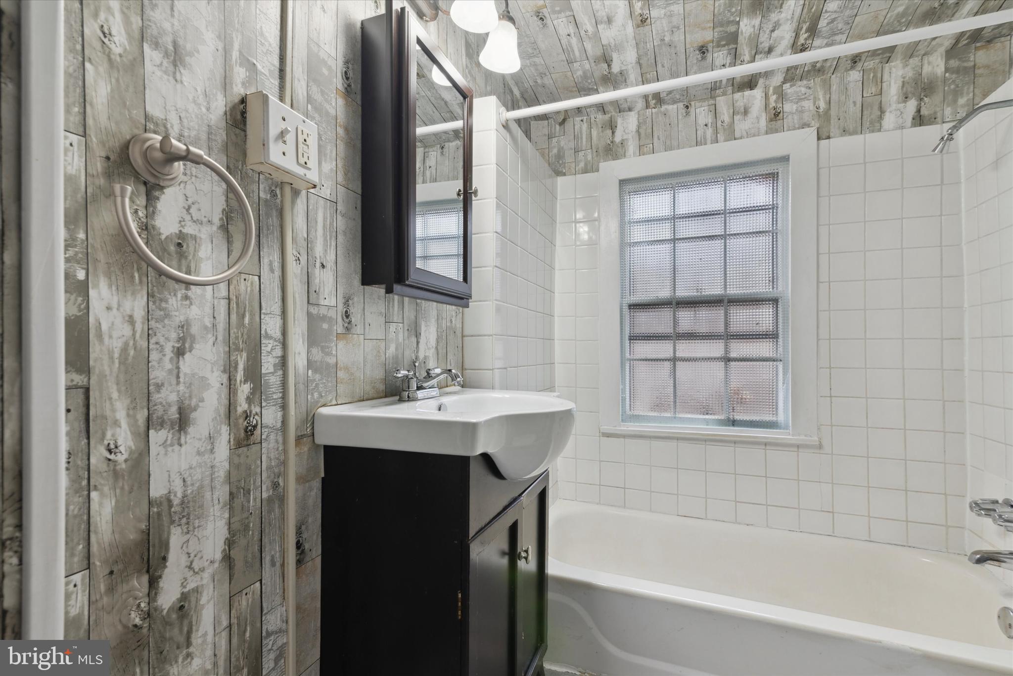 MANTUA - Residential