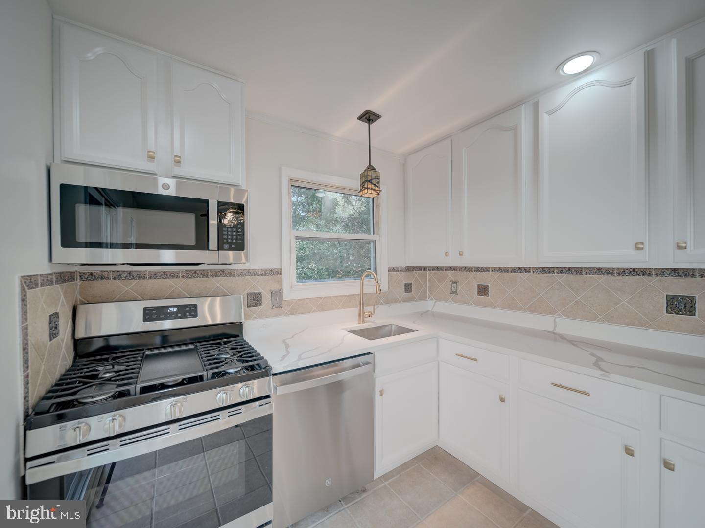 6207 GEMINI COURT
