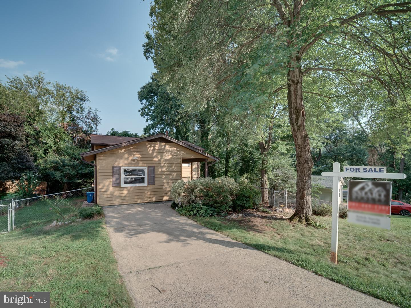 Single family split level don't let this one slip by 4 Bedrooms 2 Baths with updated kitchen, new quarts counter top and new stainless steel appliances. Home is linked to Lake Braddock Secondary pyramid schools, shopping, restaurants, metro stops nearby, commuter lots nearby, 2 VRE stations nearby, Pentagon & Ft. Belvior nearby, back deck surrounded by trees for peaceful get away. Property is freshly painted and ready for new owners. Property in a Quiet Cul De Sac in Rolling Valley West NO HOA you will love it!!