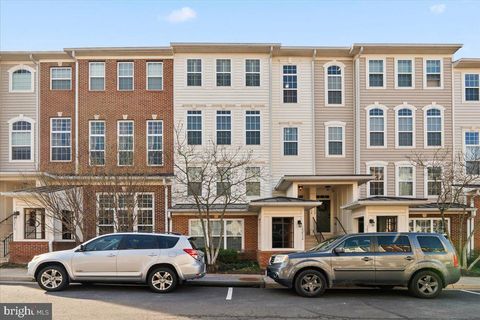 Photo of 14253 - B Woven Willow Lane #96, CENTREVILLE, VA 20121 (MLS # VAFX2295242)