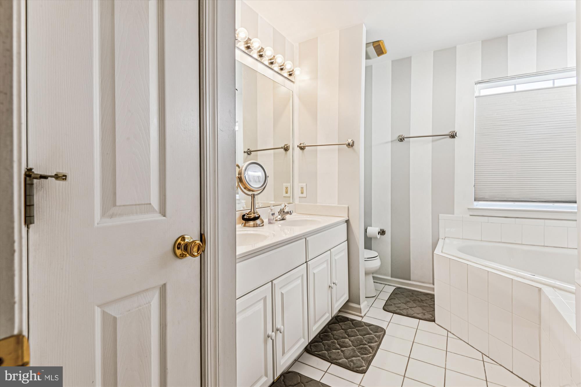 910 WAGNER FARM COURT