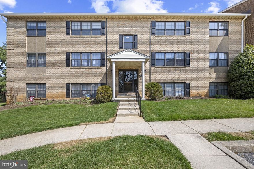 Experience the perfect blend of central convenience and quiet seclusion in this spacious 2BR/2BA condo residence. Featuring a sprawling open floor plan and premium upgrades, this home offers SUPERB VALUE in a secure, gated community. Massive windows flood the entire space with natural light; sleek hard flooring throughout. Chef’s Kitchen with GAS COOKING, granite countertops, stainless steel appliances, and a HUGE walk-in pantry. Modern Comfort newly installed  Lenox HVAC system (2024) and full-size front-loading washer/dryer included. Tucked away from the hustle while remaining minutes from major shopping, dining. Peace of mind with controlled gate access and professional management. Do not miss this opportunity to make this your home, nothing to do but move right in! UPDATES: New installed Lenox HVAC system (2024), all new paint (2026), Stainless appliances, full size washer dryer, updated electrical and outlets (2026)