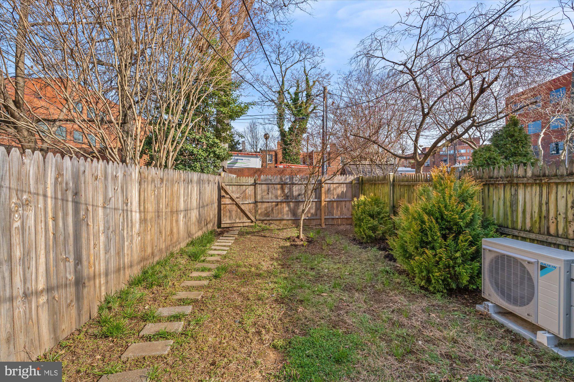 OLD TOWN - Residential Lease