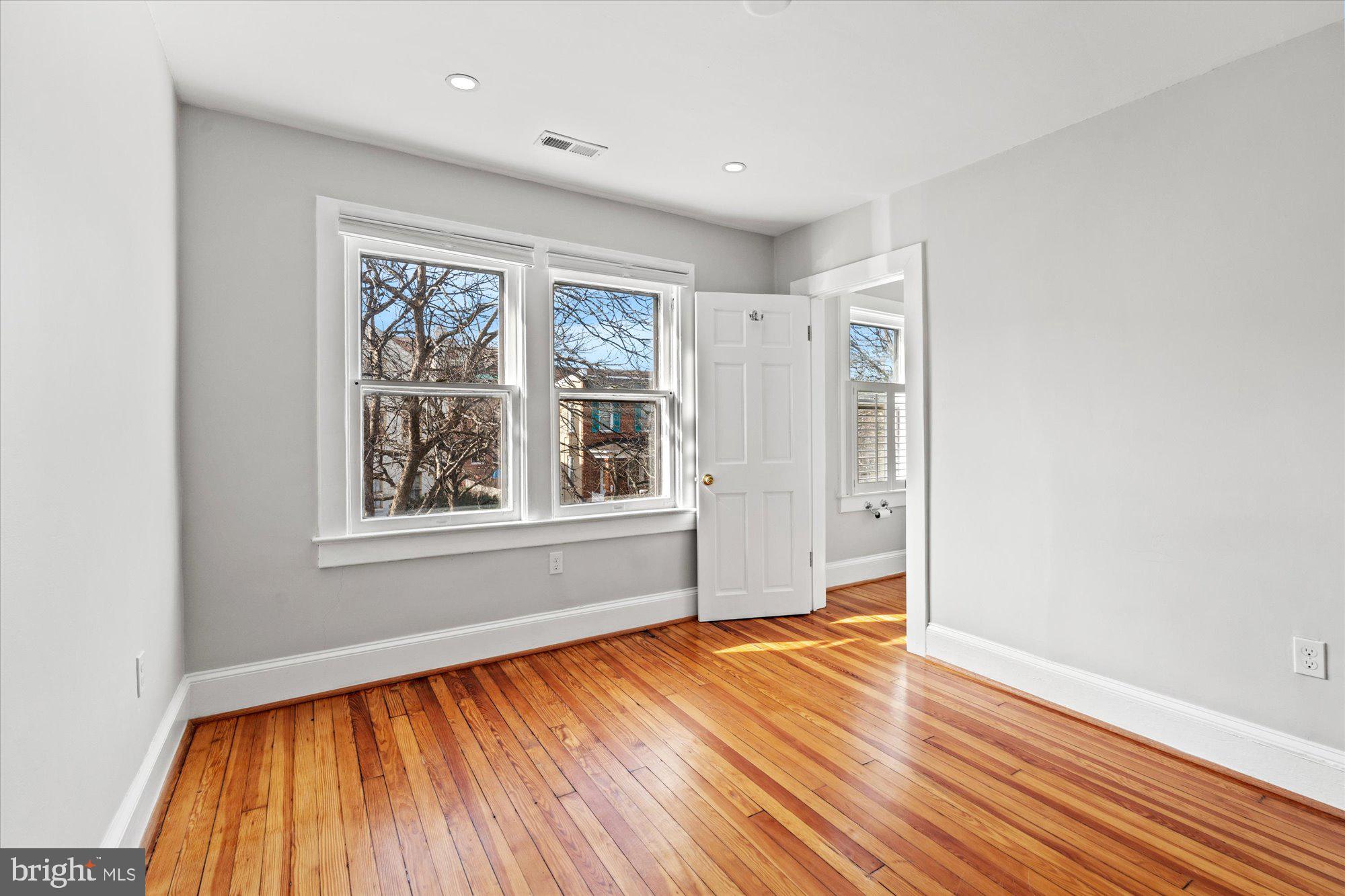 OLD TOWN - Residential Lease