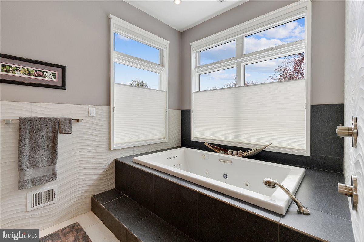 FOXVALE - Residential