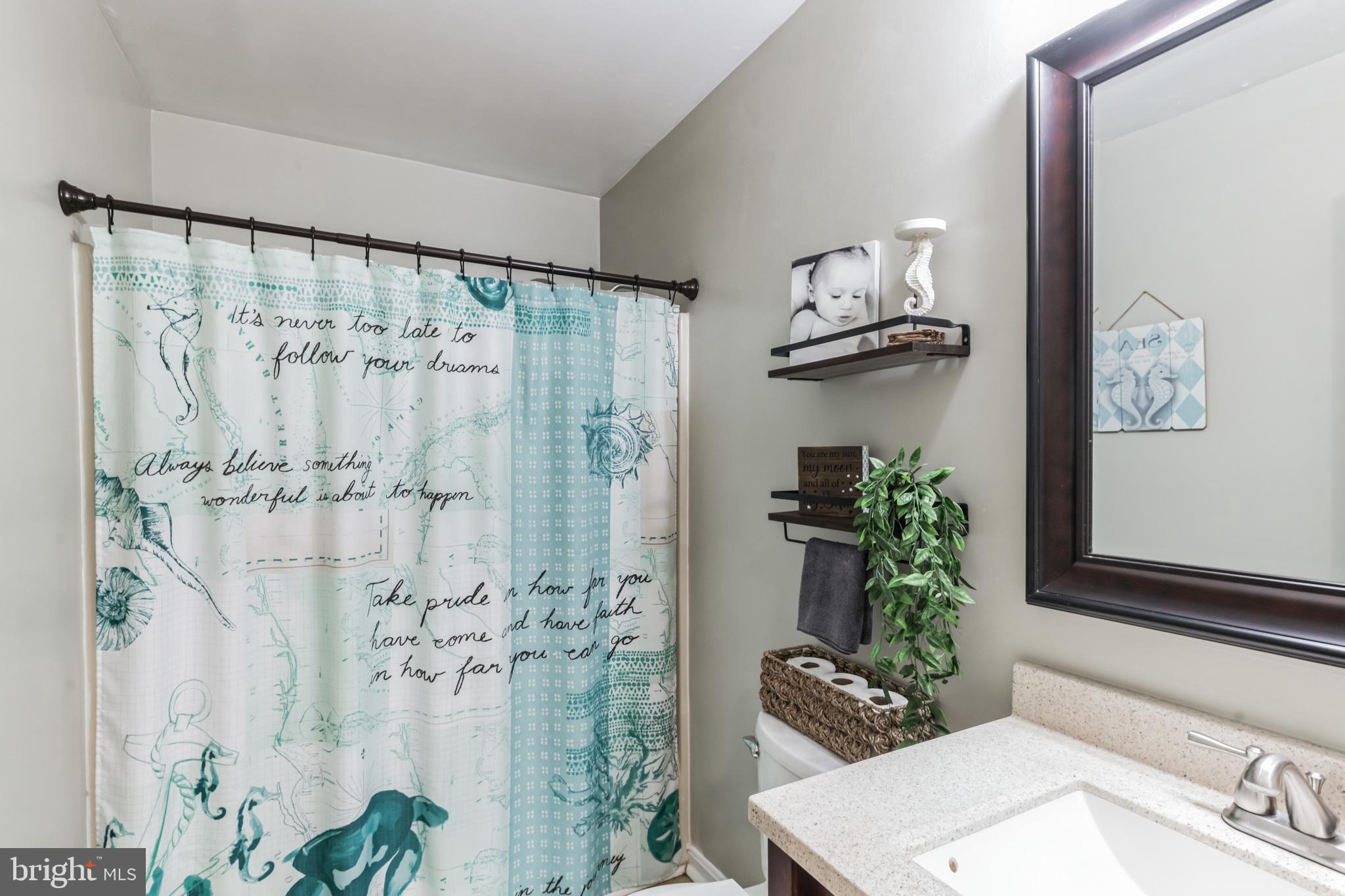 CONSTANT FRIENDSHIP - Residential