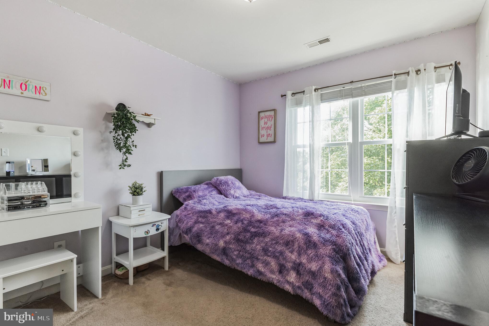 CONSTANT FRIENDSHIP - Residential