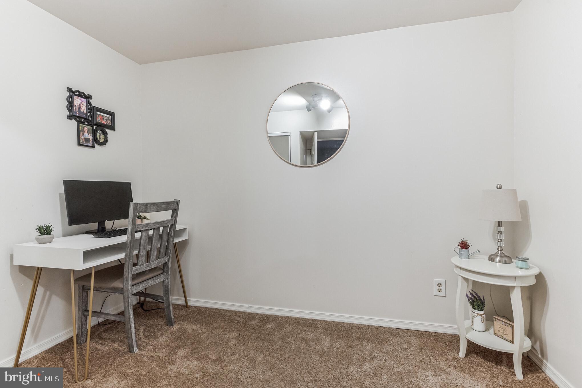 CONSTANT FRIENDSHIP - Residential