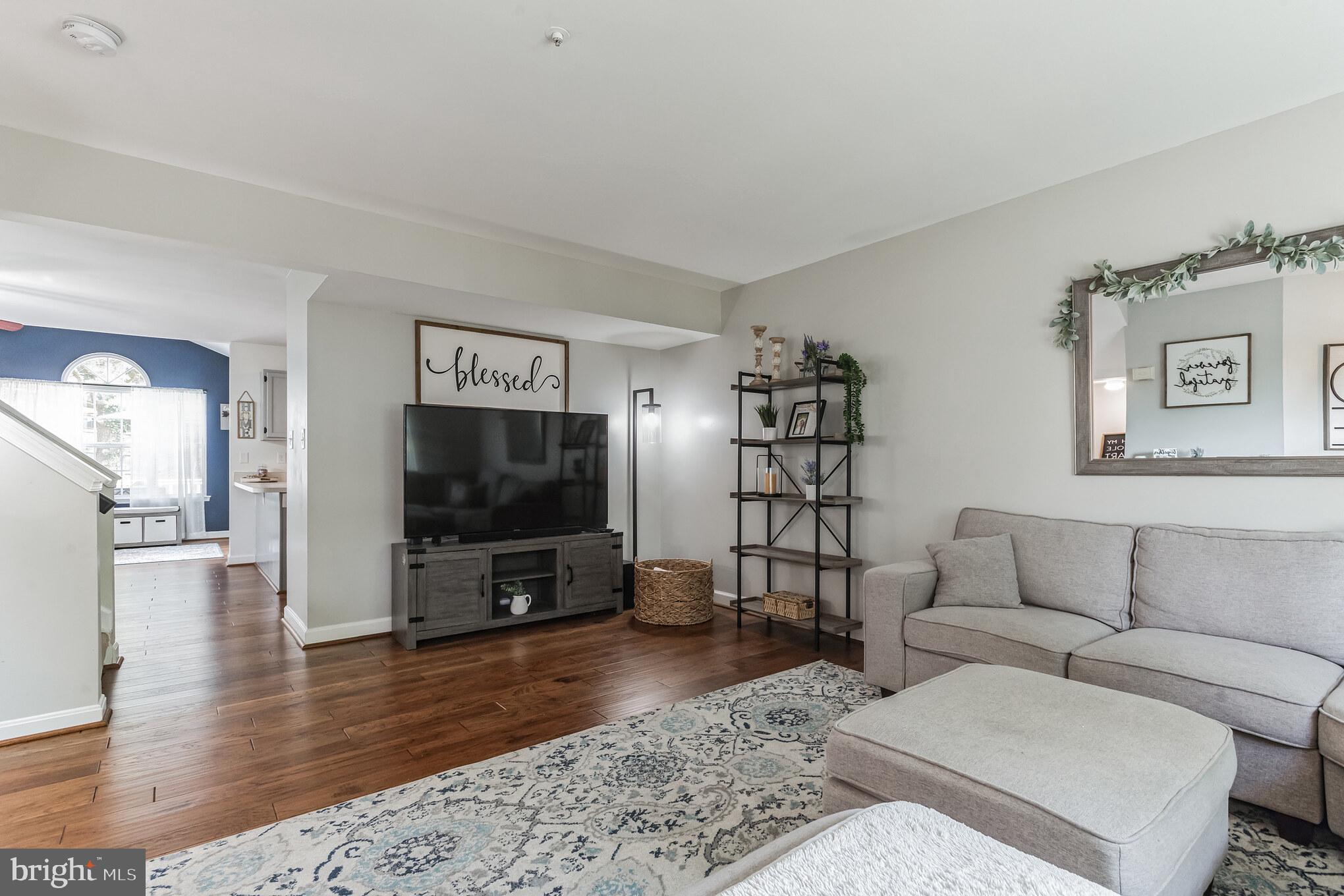 CONSTANT FRIENDSHIP - Residential