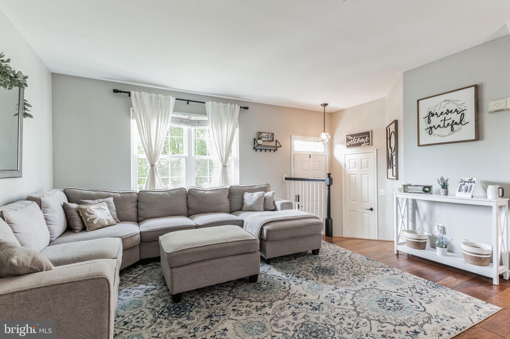 CONSTANT FRIENDSHIP - Residential