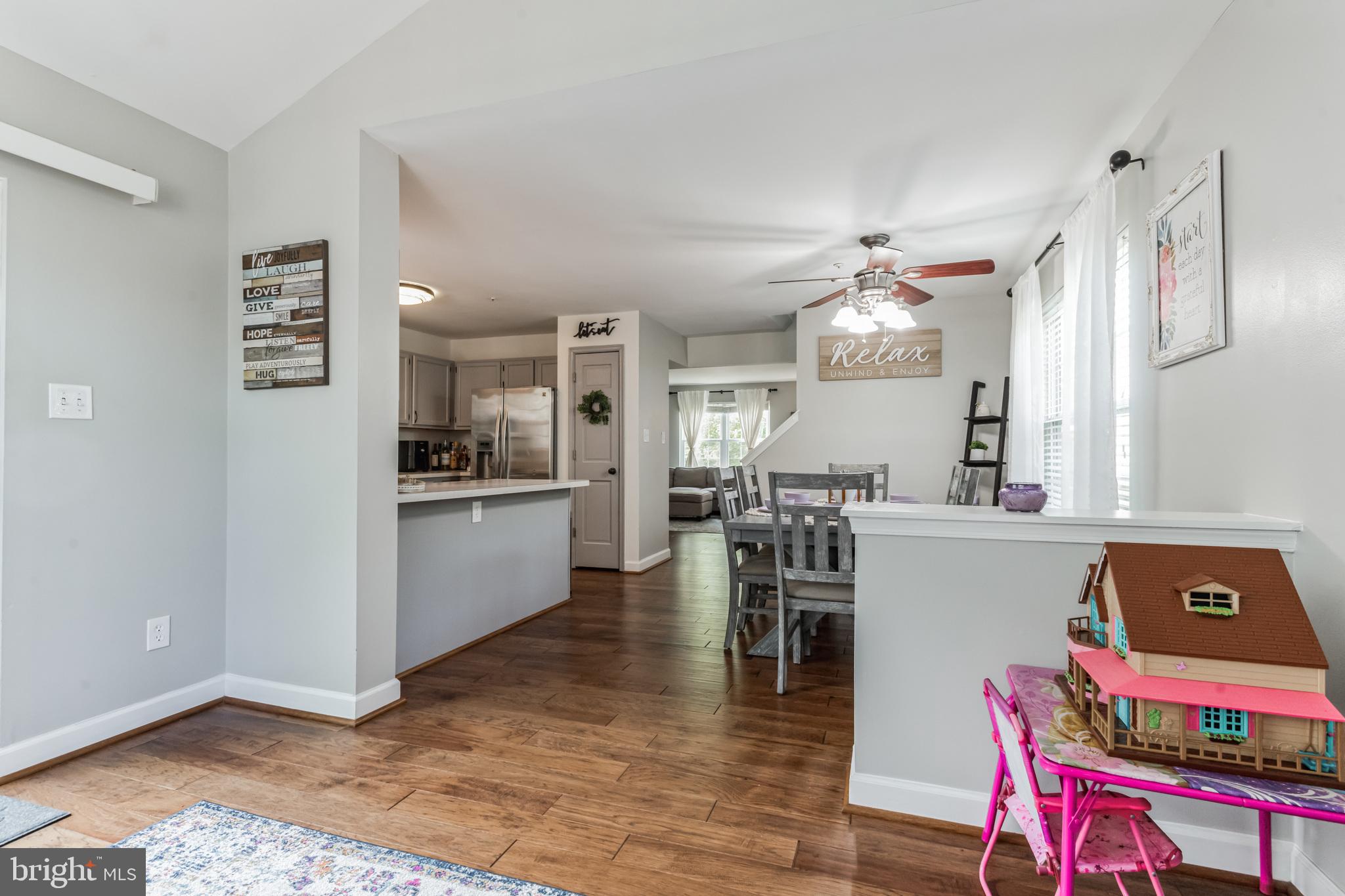 CONSTANT FRIENDSHIP - Residential