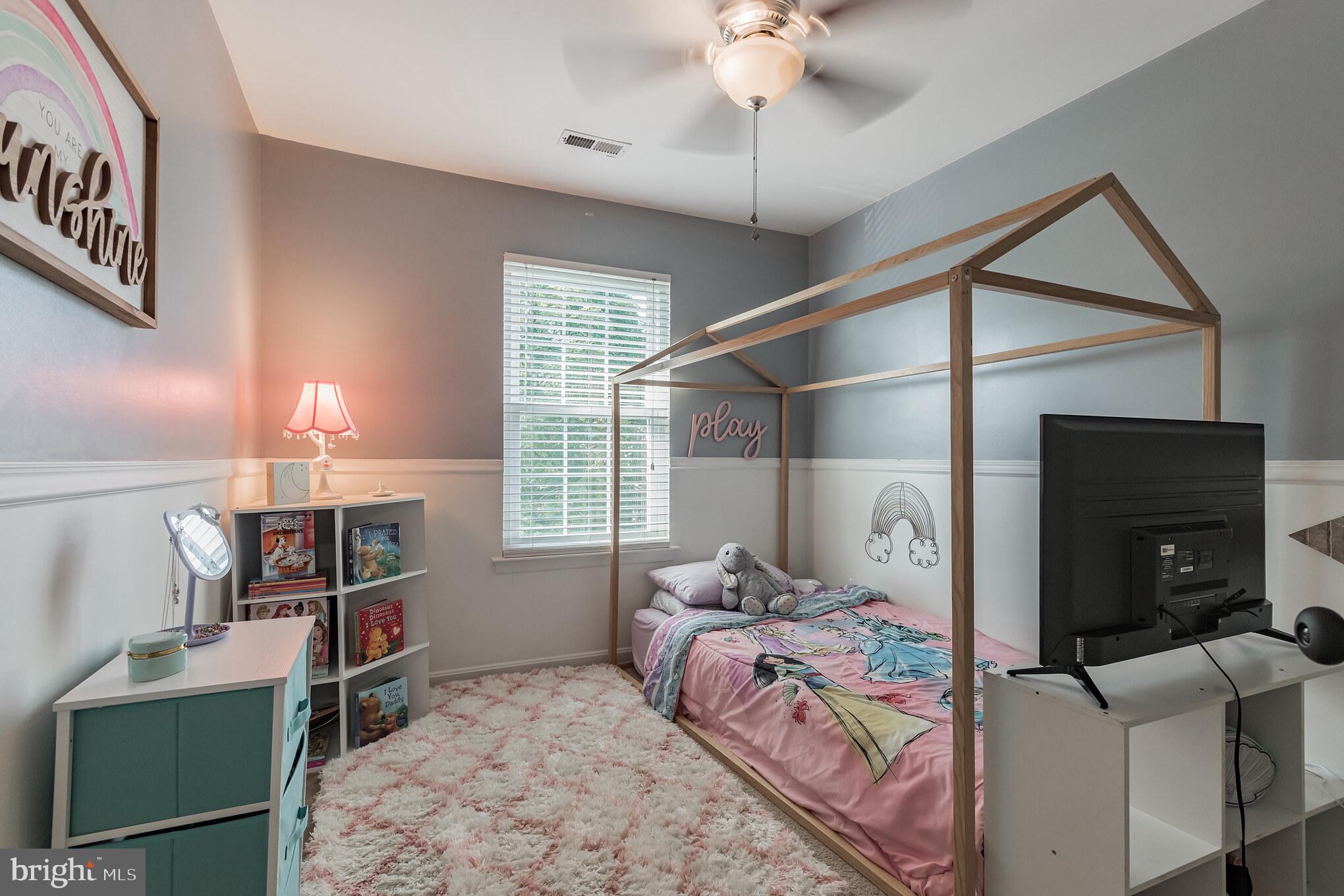 CONSTANT FRIENDSHIP - Residential