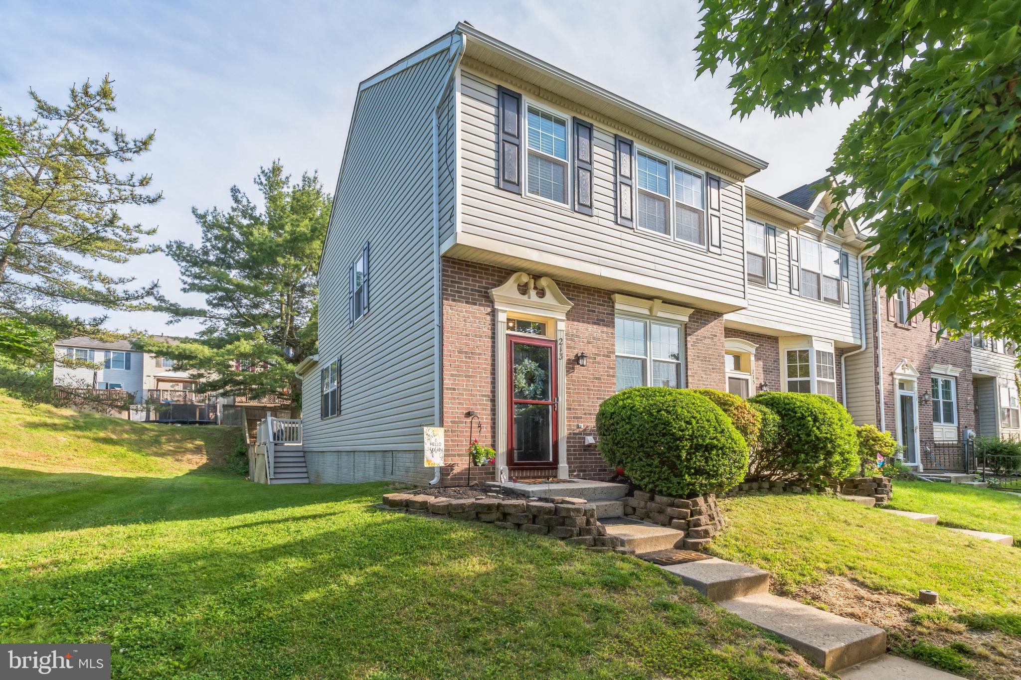 CONSTANT FRIENDSHIP - Residential