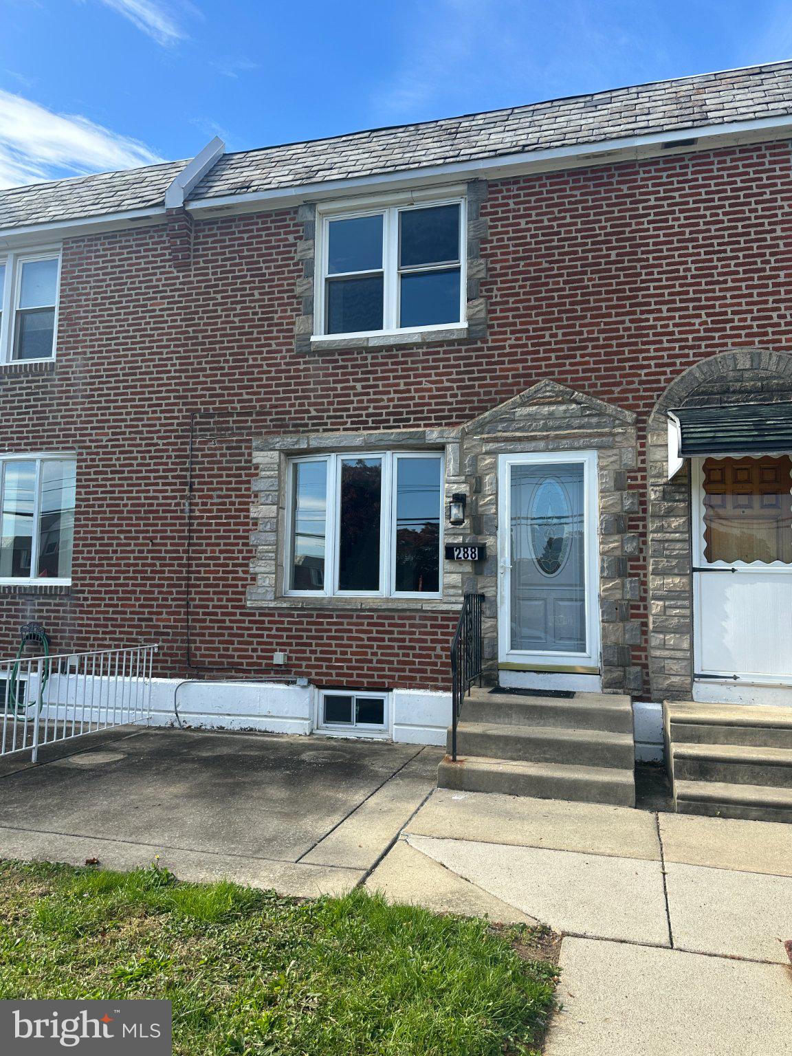 288 N OAK AVENUE