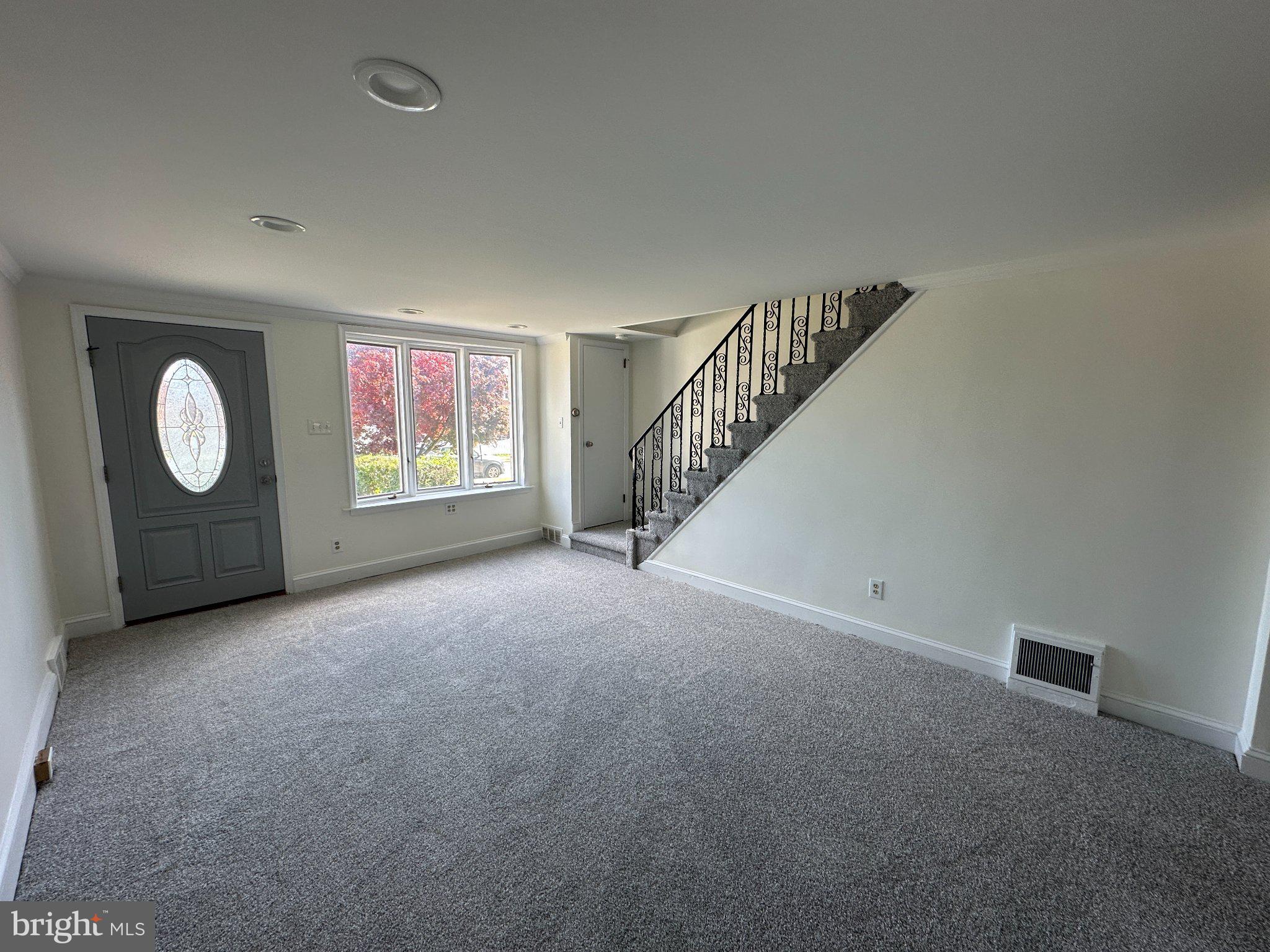 288 N OAK AVENUE