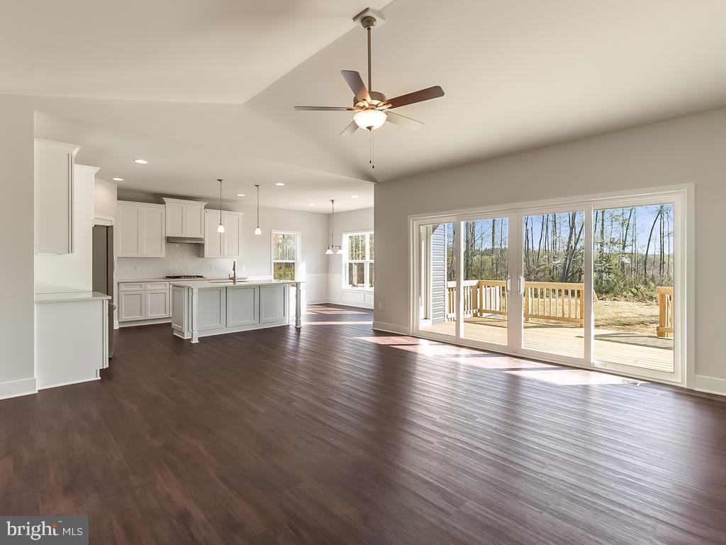 ROCKLAND CREEK ESTATES - Residential